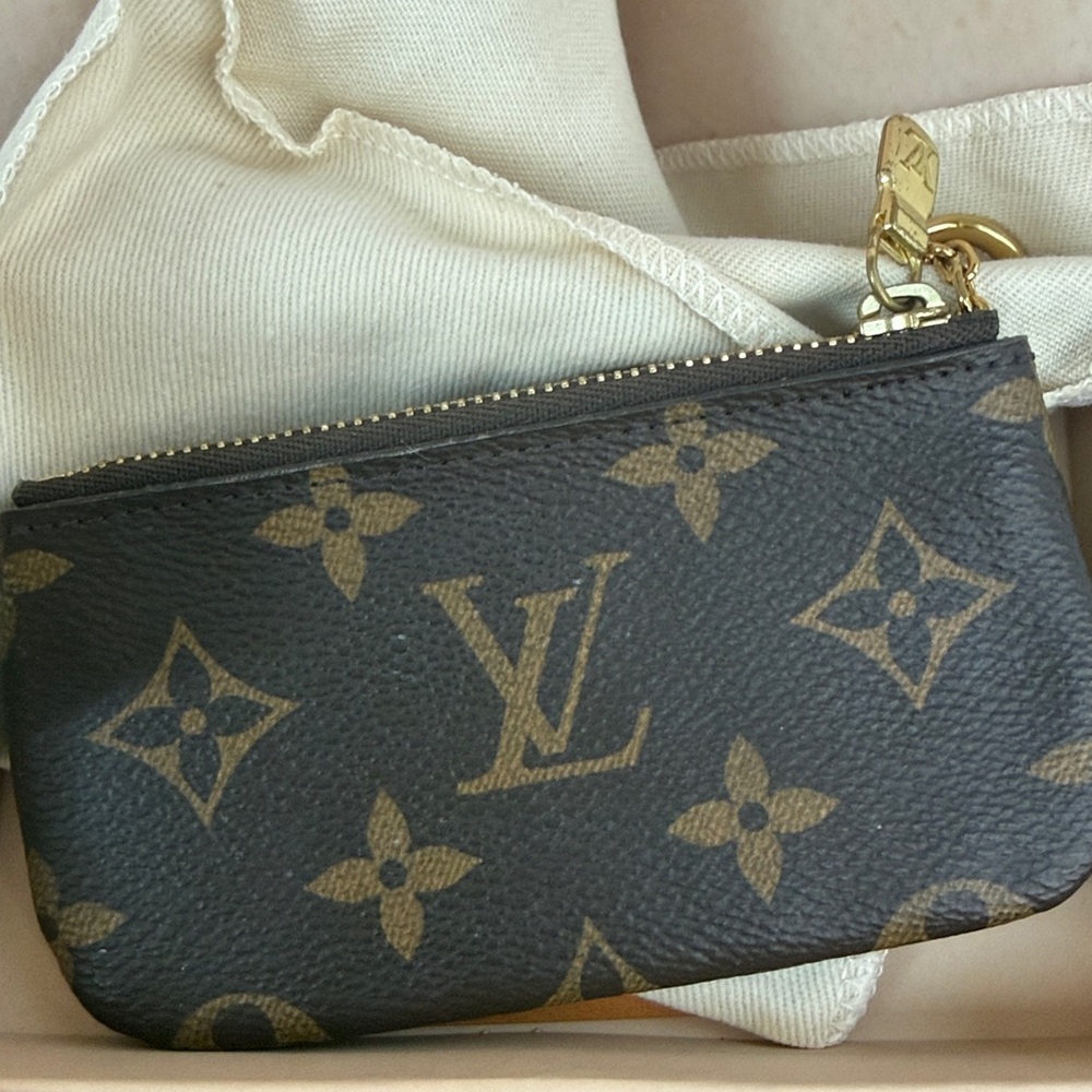 Louis Vuitton Monogram Key Holder in Brown and Gold - Picture 2 of 4